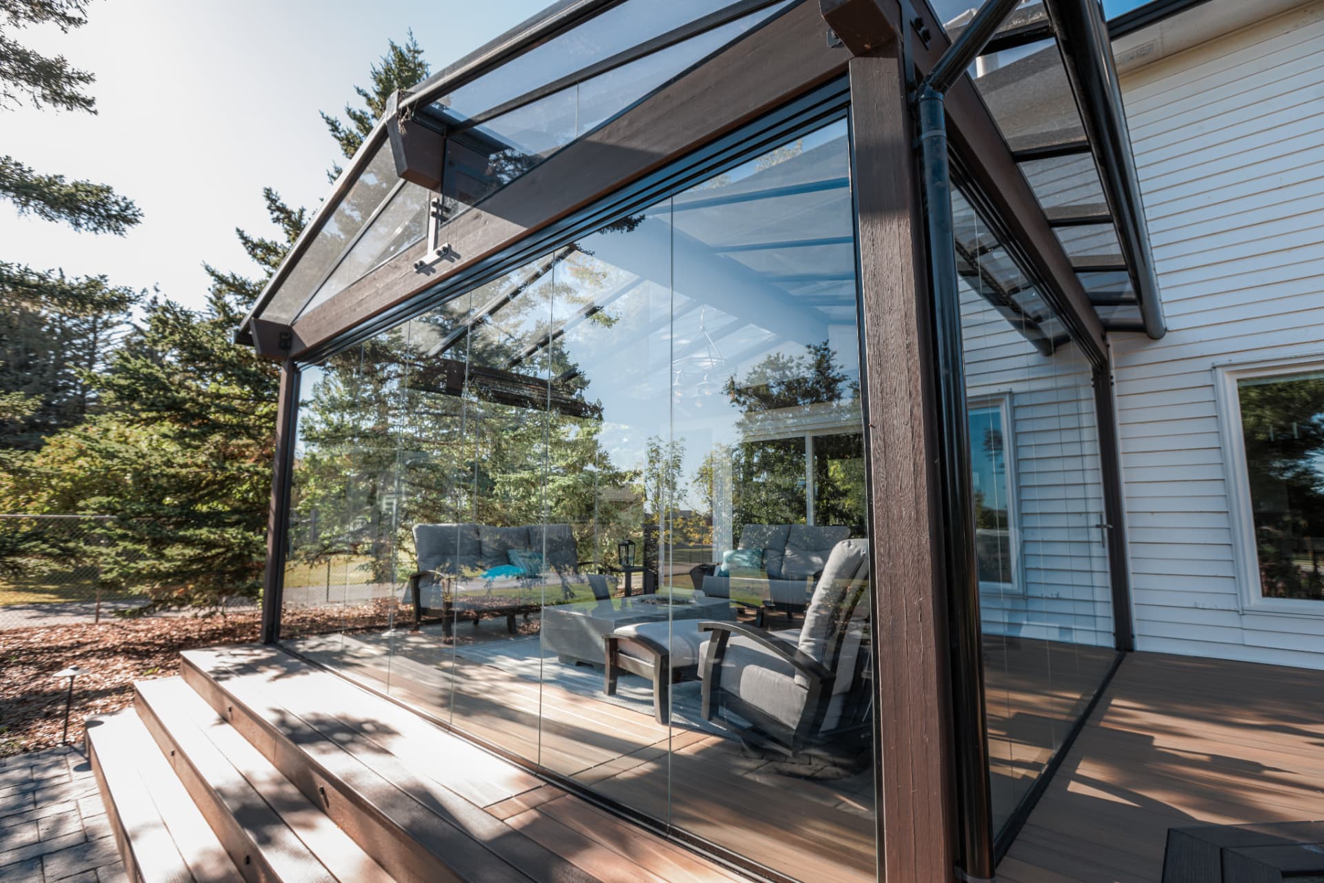 Close view of the timber frame corner post and frameless glass panels